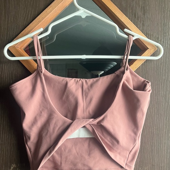 Halara Backless Twisted Cropped Yoga Tank Top - Picture 4 of 4